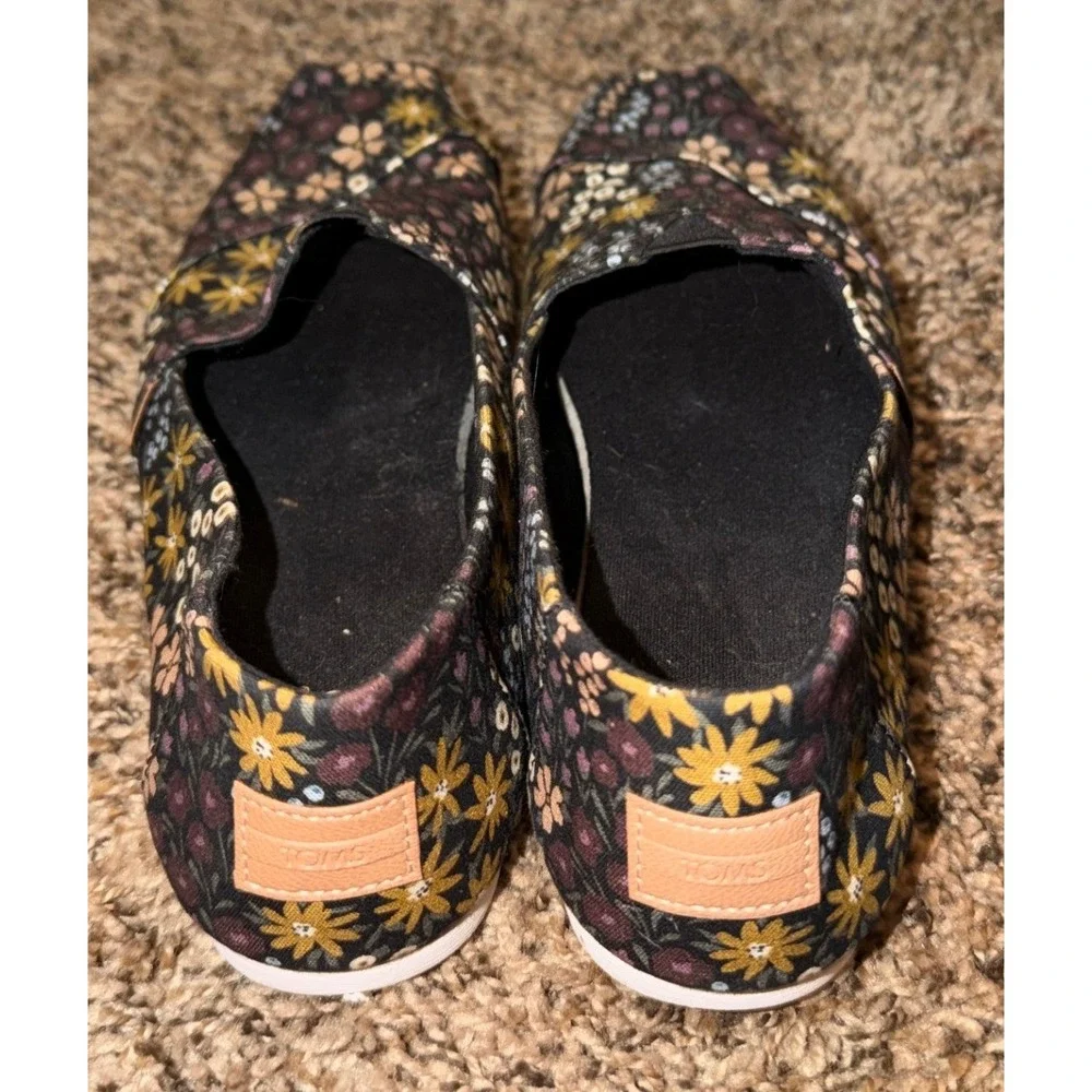 TOMS-Alpargata Slip-On Black Floral Pattern Slip On Flats Size 8.5